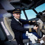 V uniformě by vypadal skvěle: Seriálový záchranář si vyzkoušel pilotovat letadlo