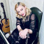 Náctiletá brunetka bez podprsenky: Madonna zveřejnila nikdy nepublikovaný snímek z mládí