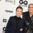 Sharon Stone dorazila na předávání cen se svým devatenáctiletým synem a předvedla slavnou scénu ze Základního instinktu