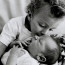 Krátce po porodu se krásná modelka pochlubila fotkou obou synů: Takhle vypadá bratrská láska