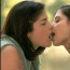 Tímhle dráždivým lesbickým polibkem popřála slavná herečka své kamarádce z filmu, který je obě proslavil