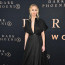 Oscarová herečka předvedla v černých šatech výstřih až do pasu. Podprsenku nechala doma