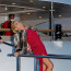 Mrkněte, jak božská Sharon Stone vrávorala na jachtě v rudé róbě a laškovala s fotografy