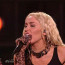 Její signifikantní blond je minulostí: Miley Cyrus se obarvila na černo. Líbí?