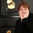 Na Grammy nominovaný skotský zpěvák podcenil výběr oblečení a v zákulisí se fotil na toaletě