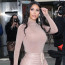 Královna zrcadlových selfie Kim Kardashian si nemůže pomoct: Opět se vyfotila polonahá v šatně, tentokrát v prádle