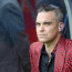 Robbie Williams si dovolenou u moře moc neužívá: Musí zůstat v karanténě kvůli pozitivnímu testu na covid