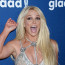 Britney Spears se svlékla a ukázala tělo pomalované bílou henou