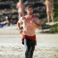 Tohle můžeme Australankám jen závidět: Představitel Thora obnažil své svalnaté tělo na pláži