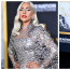 Lady Gaga na premiéře vlastního filmu zářila na všechny strany. Takhle jí to slušelo v metalické róbě