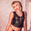 V průsvitném tílku a kalhotkách: Miley Cyrus se podělila o snímky ze zákulisí udílení hudebních cen