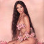 Kim Kardashian se opět svlékla donaha: Intimní partie zakryla pouze květinami