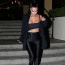 Vyhlazená Kim Kardashian vystavila nadupaný dekolt i vypracované břišáky