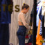Miley Cyrus kabinky nepotřebuje: V butiku se klidně odhalí jakoby nic