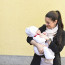 Devět týdnů po porodu je skoro na své váze: Genny Ciatti už pracuje, na akci vzala i malou dceru