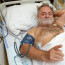 Známý bavič leží po operaci v nemocnici: Krvácení do hrudníku
