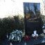 První fanoušci Karla Gotta (✝80) přicházejí uctít jeho památku na Malvazinky: Podívejte se, jak se hrob začíná plnit svíčkami