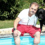 Seriálový herec (64) si užívá léto u bazénu na chalupě. Promluvil o tom, jak zhubnul 35 kilo
