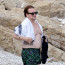 Bono Vox (61) jak ho neznáte: Zpěvák U2 si v plavkách užívá dovolenou na luxusní jachtě s dalším členem skupiny