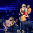 Madonna (65) šokuje na turné: Tanečnice nahoře bez, erotika i intimní osahávání. Zpěvačce už hrozí i pokuta 8,5 milionu