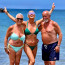 Ani letos se nenechali zahanbit a šli do plavek: Zuzana Belohorcová si na Tenerife užívá s rodiči, spolu jsou už 47 let