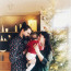 Pohoda a klid u vánočního stromečku: Takhle si Ewa Farna užívá svátky s manželem a synem