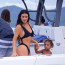 Kim Kardashian vystavila pověstné křivky v plavkách: Takhle řádila s dětmi na exotické dovolené