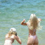 Jiní za to platí, vy to máte zadarmo! Paparazzi načapali dceru (18) Sheena a Richards v mini bikinách na pláži