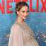 Poslední premiéra před porodem? Krásná Jennifer Lawrence předvedla těhotenské bříško