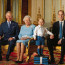 Nejrozkošnější dárek k devadesátinám: Takhle princ George pózoval společně s prababičkou Alžbětou II.