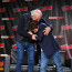 S Parkinsonem bojující Michael J. Fox dojal fanoušky k slzám: Po 37 letech se setkali s Lloydem z Návratu do budoucnosti