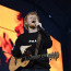 Rudou hřívou rozzářil Prahu při západu slunce: Z Eda Sheerana šílelo přes 80 000 fanoušků