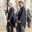 Krůček k usmíření? Princové Charles a Harry odjeli po společné schůzce z Londýna