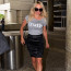 Po řečech o ulhaném monstru se Pamela Anderson objevila na veřejnosti: Nápisem na tričku hlásala pravdu