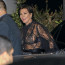 Máma Kardashianek se nezapře: Kris Jenner (61) oblékla pod průhledný top za 71 tisíc ještě průhlednější podprsenku