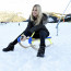 Opravdový anděl na horách: Simona Krainová nevypadá skvěle jen v plavkách, ale i zachumlaná v bundě na sněhu
