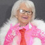 Nejzběsilejší babča (87) oblékla na udílení cen tuhle růžovou šílenost