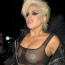 Prosvítající ňadra a potrhané punčochy: Lady Gaga byla v otřesném outfitu vyloženě odpudivá