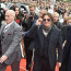 ŽIVĚ: Johnny Depp podruhé na červeném koberci. Podívejte se, jak to před divadlem vypadá