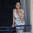 Takhle usměvavou ji fanoušci dlouho neviděli: Skoro rozvedená Angelina Jolie se fotila v noční košilce na balkóně