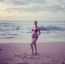 Tohle bude maminka jako lusk: Anne Hathaway se vyfotila s bříškem na pláži