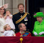 Postav se! Anglie se baví nad záběry královny Alžběty II., která vyčinila Williamovi podřep