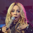 Koncert ve stylu Miley Cyrus? Známá americká zpěvačka vystavila na pódiu vnady v průsvitném modelu