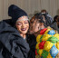 Rihanna je těhotná! Na procházce v Harlemu rozepnula kabát a ukázala holé bříško