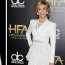 Neskutečná Jane Fonda: V 77 letech přebírala cenu v modelu s odhaleným pasem