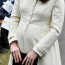 Bříško už neskryje ani zimní kabátek. Vévodkyně Kate vytáhla ze skříně oblíbený a cenově dostupný kousek