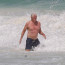 Richard Gere (67) se ukázal v plavkách na dovolené, kde mu společnost dělala o polovinu mladší přítelkyně