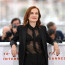 Herečka (66), která se nebrání erotickým scénám, ukázala v Cannes podprsenku