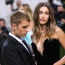 Tohle zdánlivě nevinné gesto Justina Biebera nedalo fanouškům spát: Reakce jeho manželky je hitem internetu