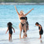 Kim Kardashian a její mateřská stránka: Takhle dováděla se svými dětmi v oceánu
